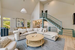 Spacious Cottage on Lake Michigan: Stunning Views!