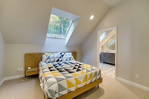 Spacious Cottage on Lake Michigan: Stunning Views!