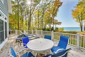 Spacious Cottage on Lake Michigan: Stunning Views!