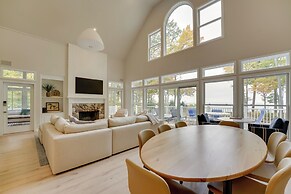 Spacious Cottage on Lake Michigan: Stunning Views!