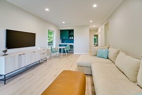 Spacious Cottage on Lake Michigan: Stunning Views!