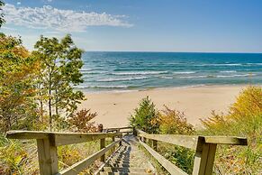 Spacious Cottage on Lake Michigan: Stunning Views!