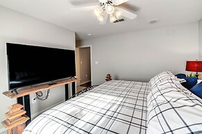 ~ 3 Mi to Dtwn: Aubrey Vacation Rental w/ Patio!