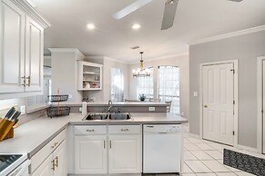 ~ 3 Mi to Dtwn: Aubrey Vacation Rental w/ Patio!