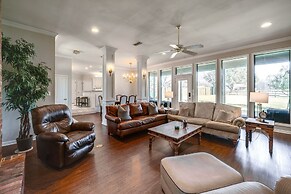 ~ 3 Mi to Dtwn: Aubrey Vacation Rental w/ Patio!