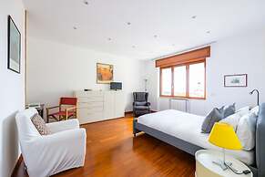 Colonna Classic Style Apartment by Wonderful Italy