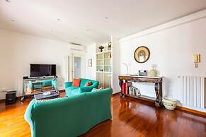 Colonna Classic Style Apartment by Wonderful Italy