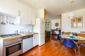 Colonna Classic Style Apartment by Wonderful Italy