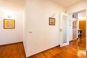 Colonna Classic Style Apartment by Wonderful Italy