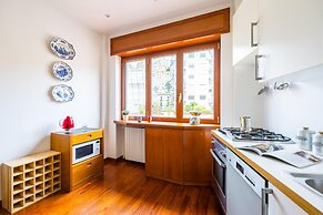 Colonna Classic Style Apartment by Wonderful Italy