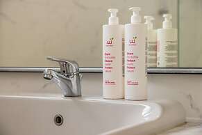 Colonna Classic Style Apartment by Wonderful Italy