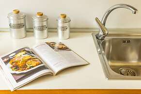 Colonna Classic Style Apartment by Wonderful Italy