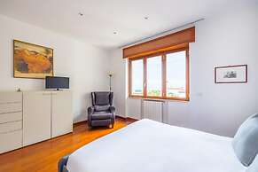 Colonna Classic Style Apartment by Wonderful Italy