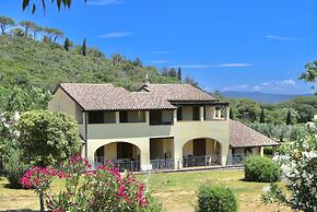 Residence with pool 4 km from Suvereto