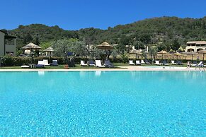 Residence with pool 4 km from Suvereto