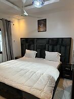 Luxe Apt #4the Retreat Apartments