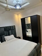 Star Light Apt #3 - The Retreat Apartments