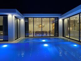 5-bedroom Superior Villa, Sea View & Swimming Pool