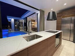 5-bedroom Superior Villa, Sea View & Swimming Pool