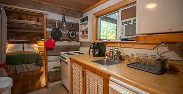 Moore House Inn & Cabins