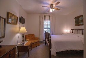 Moore House Inn & Cabins