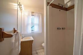 Moore House Inn & Cabins