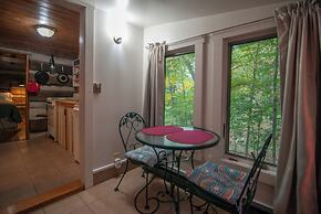 Moore House Inn & Cabins