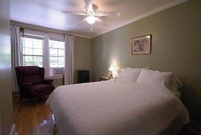 Moore House Inn & Cabins