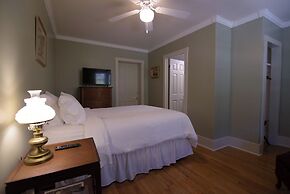 Moore House Inn & Cabins