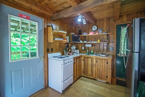 Moore House Inn & Cabins