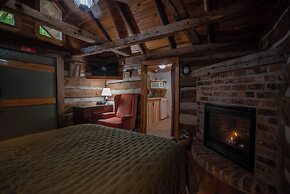 Moore House Inn & Cabins