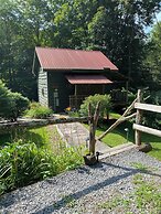 Moore House Inn & Cabins