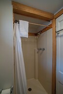 Moore House Inn & Cabins