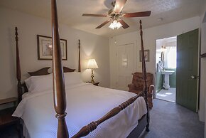 Moore House Inn & Cabins