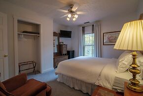 Moore House Inn & Cabins