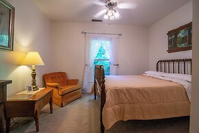 Moore House Inn & Cabins