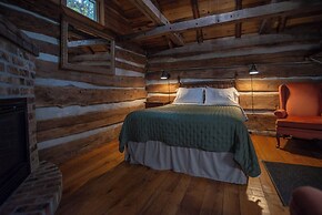 Moore House Inn & Cabins