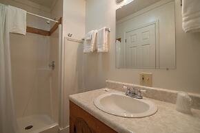 Moore House Inn & Cabins