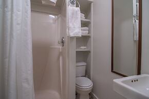 Moore House Inn & Cabins