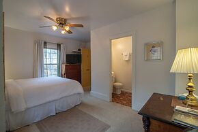 Moore House Inn & Cabins