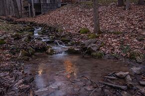 Moore House Inn & Cabins
