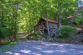 Moore House Inn & Cabins