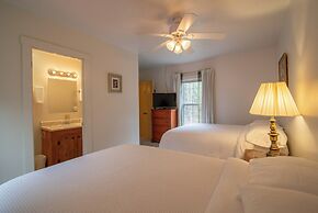 Moore House Inn & Cabins