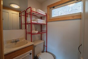 Moore House Inn & Cabins