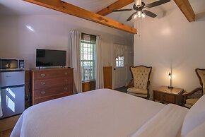 Moore House Inn & Cabins