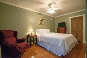 Moore House Inn & Cabins