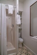 Moore House Inn & Cabins