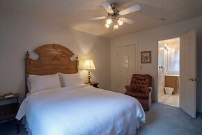 Moore House Inn & Cabins