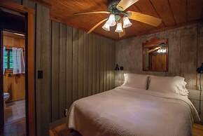 Moore House Inn & Cabins