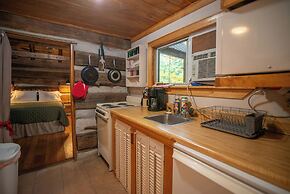 Moore House Inn & Cabins